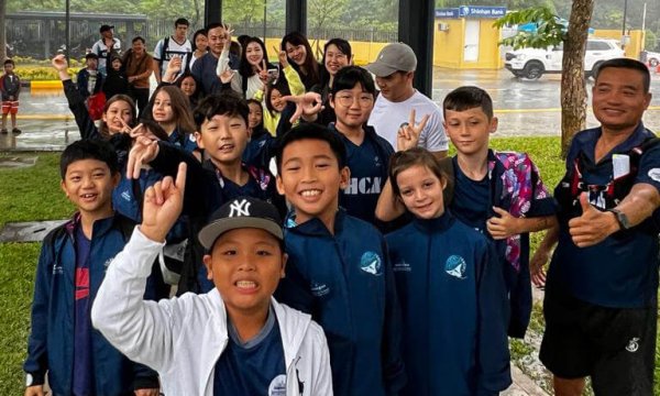 Swimming student competitors arrive at competition